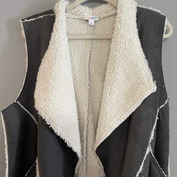 LuLaRoe Gray Faux Suede Sherpa Vest LARGE Festival Boho Western Cottage Country - Picture 5 of 6